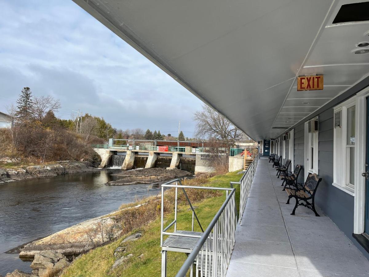 Old Mill Motel Blind River Εξωτερικό φωτογραφία