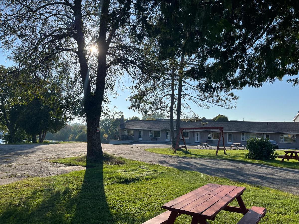 Old Mill Motel Blind River Εξωτερικό φωτογραφία